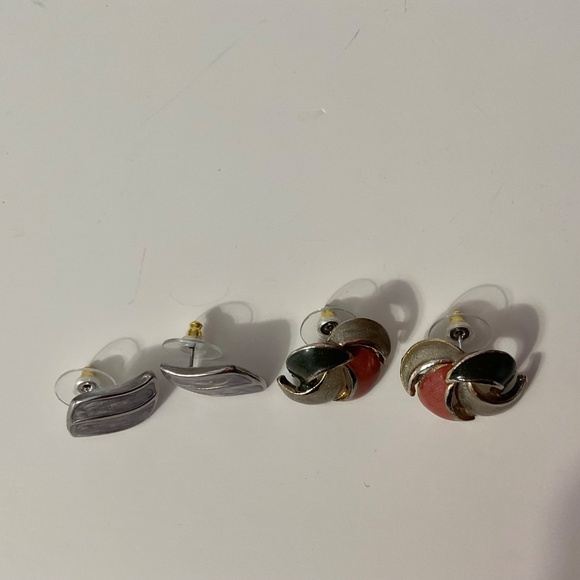 Set of 2 lovely pierced Earrings - Picture 5 of 6